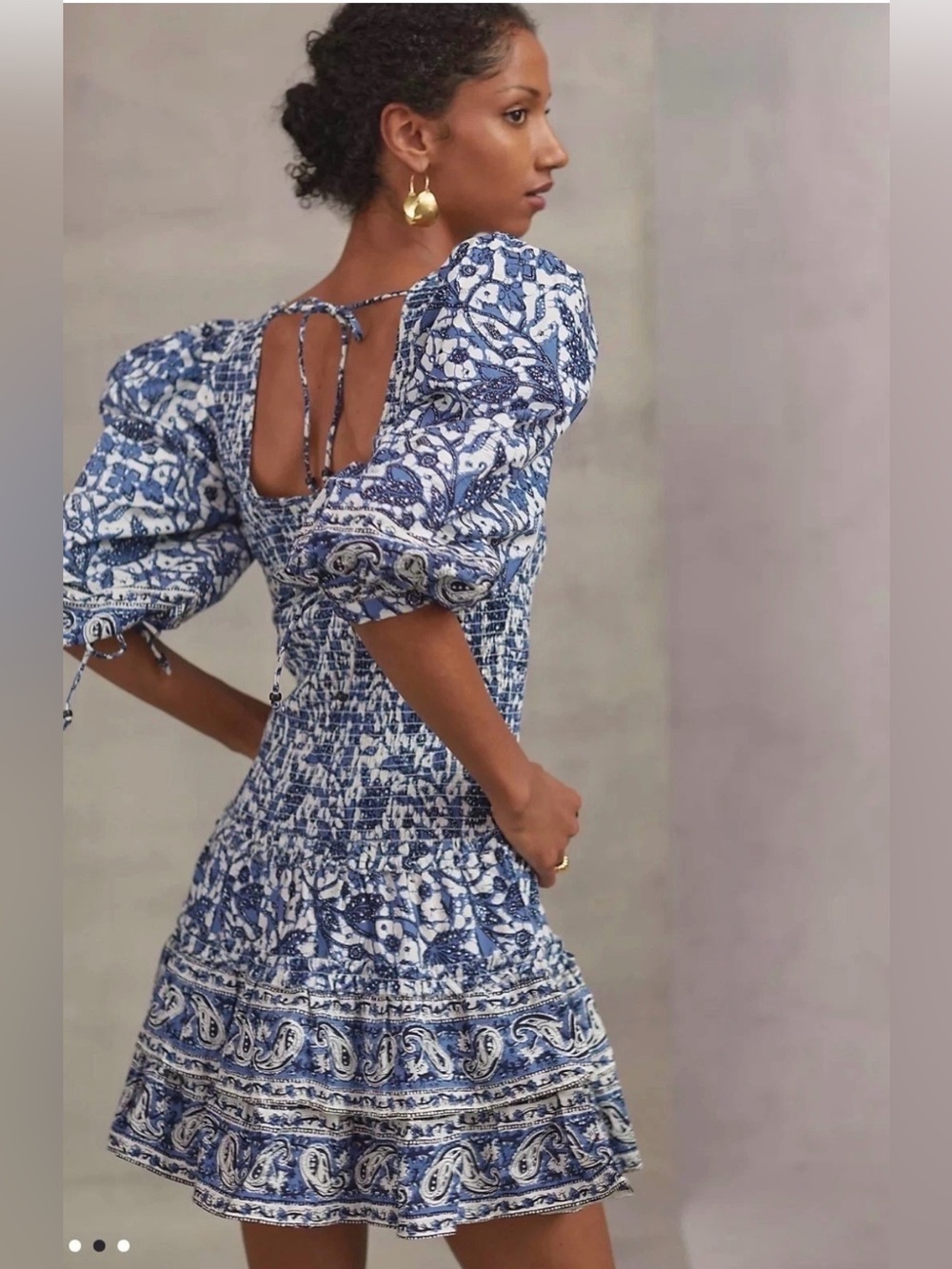 Love The Label Anthropologie Mabel Blue Smocked Floral Mini Dress Size M C - Picture 2 of 10